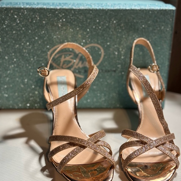 ✨Host Pick ✨ Betsey Johnson high heels, size 8 - Picture 4 of 6